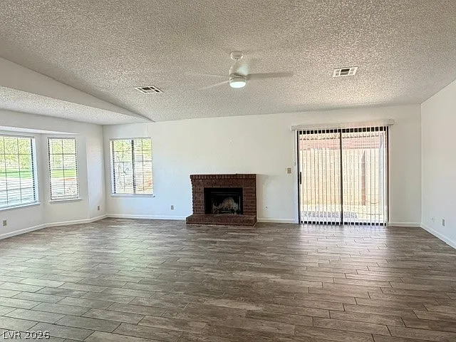 4 bed, 2.0 bath, 1880 sqft, $2,395 — Photo 4