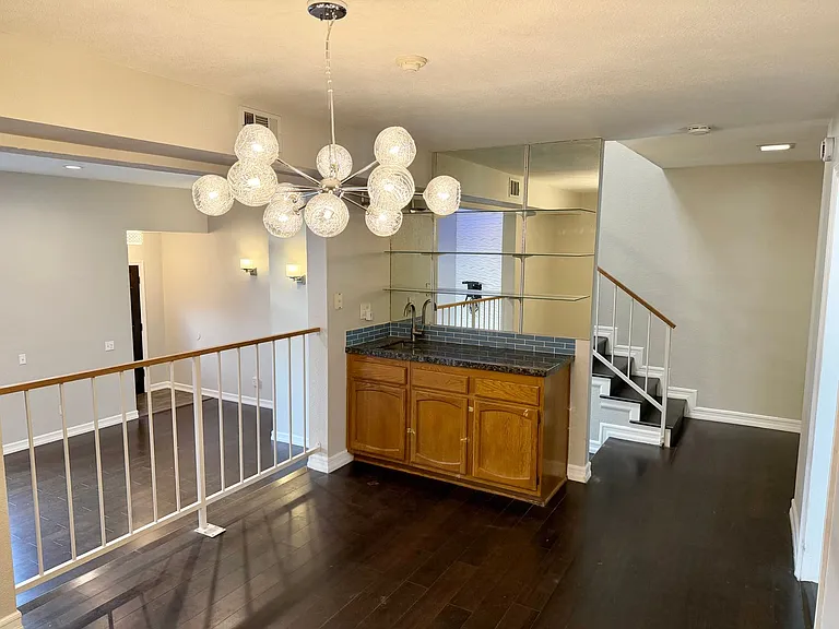 408 N Broadway #C — Photo 8