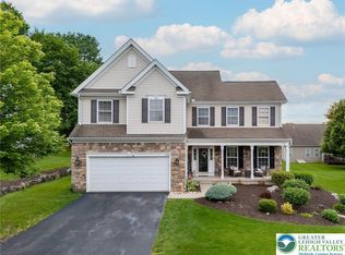1456 Hennaberry Ln, Easton, PA 18040