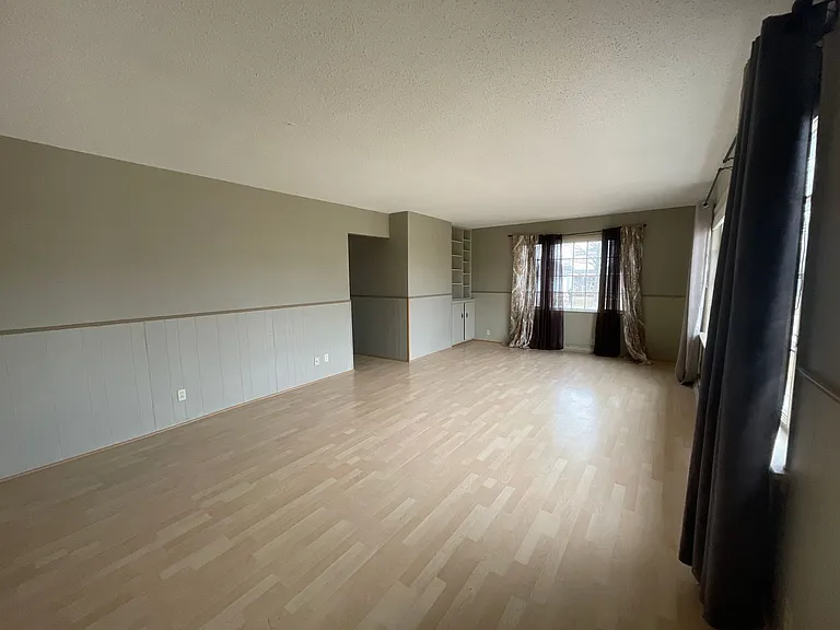 241 Boughey St — Photo 3