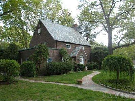 1st image of 8 Lakeview Ave