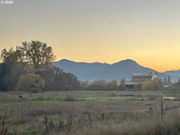 304 Dairy Loop Rd, Roseburg, OR 97471