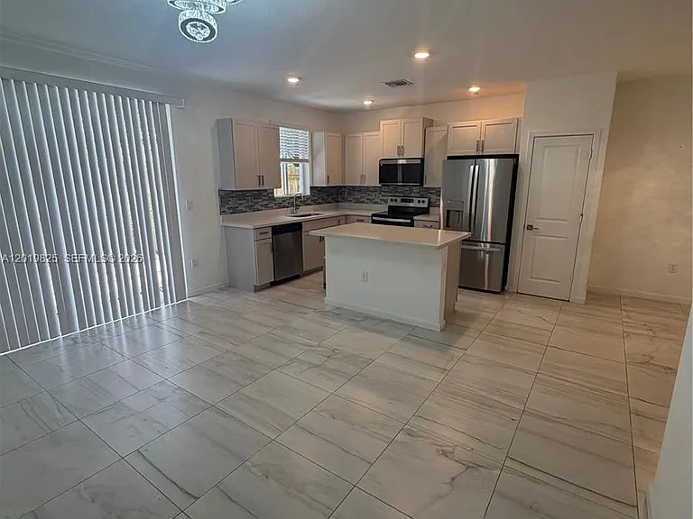 2355 SE 10th St — Photo 9