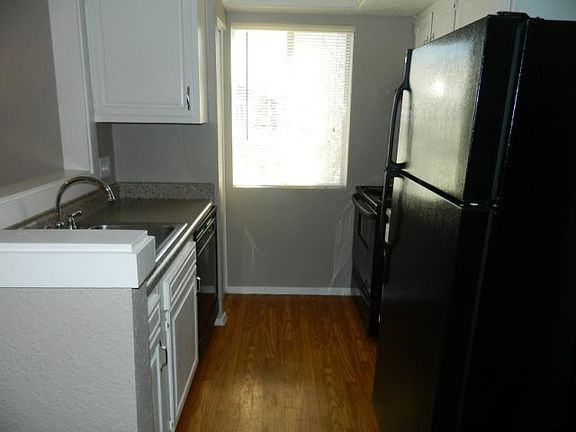 3rd image of 1519 Run Of The Oaks St
