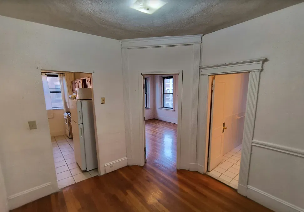 3 bed, 9999 sqft, $3,200 — Photo 4
