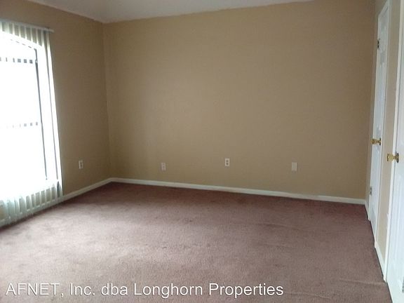 5th image of 210 Bronc Dr