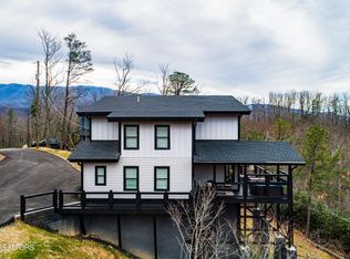 1113 Mathis Hollow Rd, Gatlinburg, TN 37738