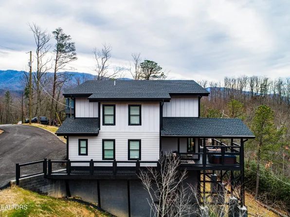 1113 Mathis Hollow Rd, Gatlinburg, TN 37738