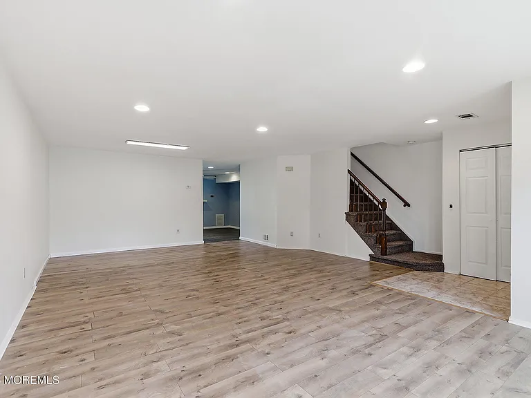 280 Fairfield Pl — Photo 5
