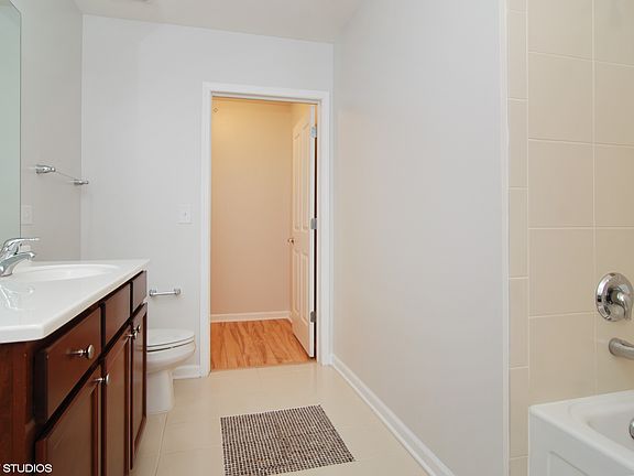 2nd image of 3202 Oak Park Ave #5A