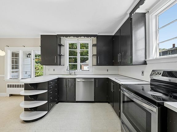2nd image of 220 Mountain Ave