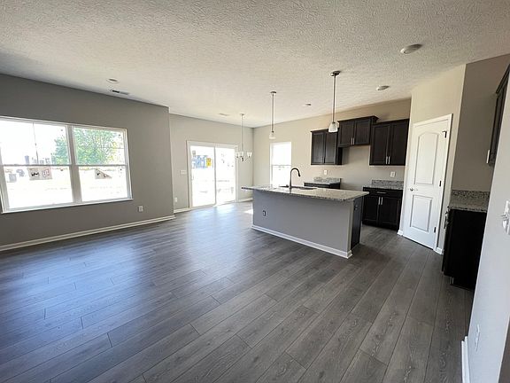 4th image of 522 Curry Dr