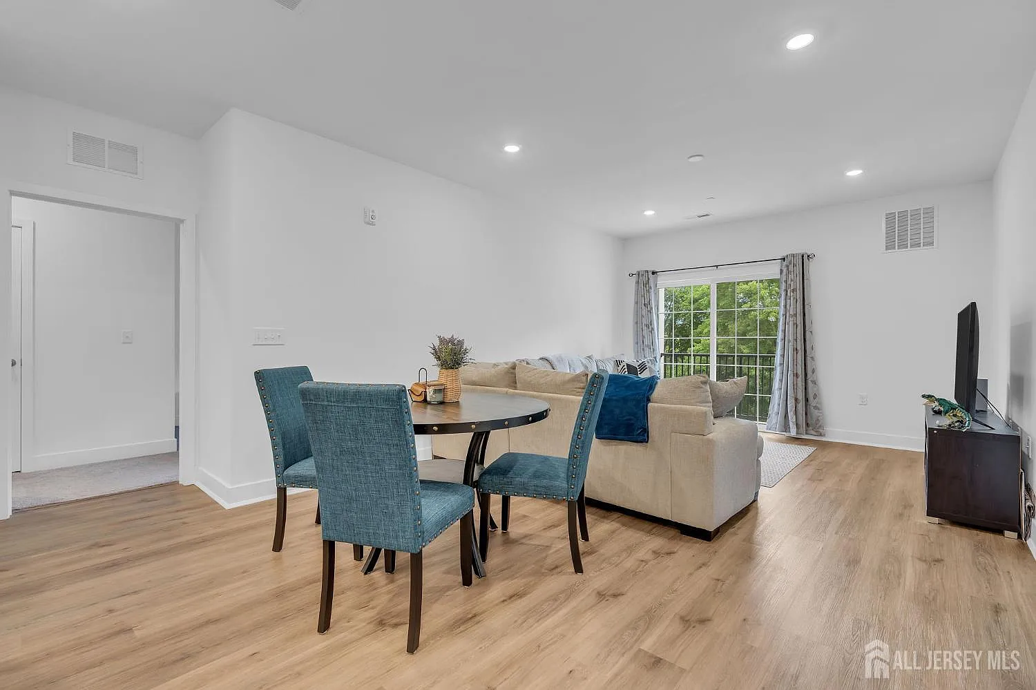 2 bed, 2.0 bath, $3,200 — Photo 3