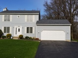 6910 Maple Dr, North Tonawanda, NY 14120