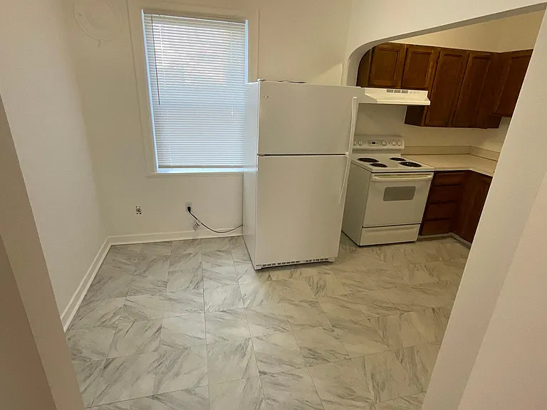 325 Summit Ave E #12 — Photo 5