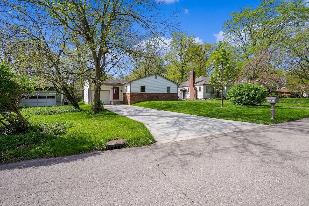 2661 Woodley Rd photo 1