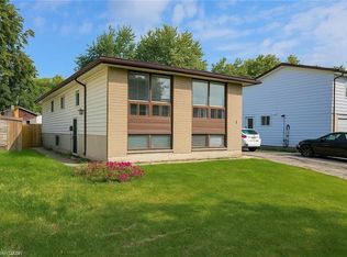 16 Garrow Dr, Hamilton, ON L9C 6G9