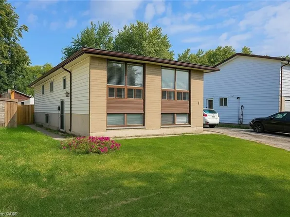 16 Garrow Dr, Hamilton, ON L9C 6G9