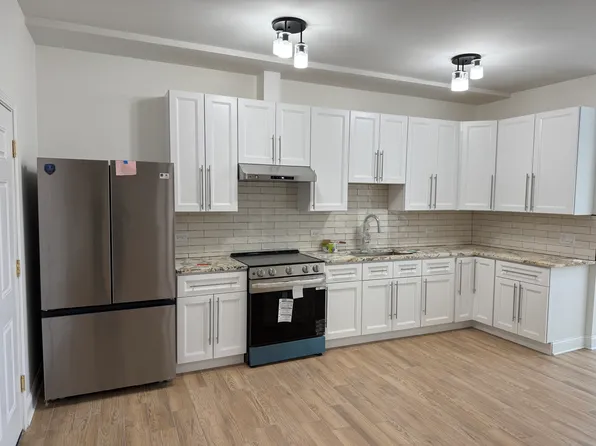 222 N Genesee St #207, Waukegan, IL 60085