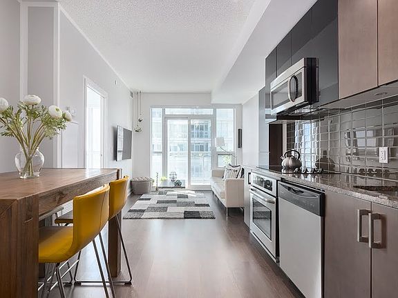 3rd image of 89 Dunfield Ave Room 2