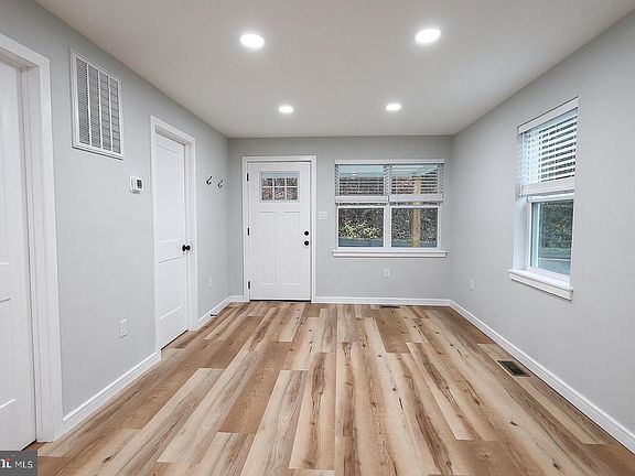 3rd image of 177 Dicks Hollow Rd