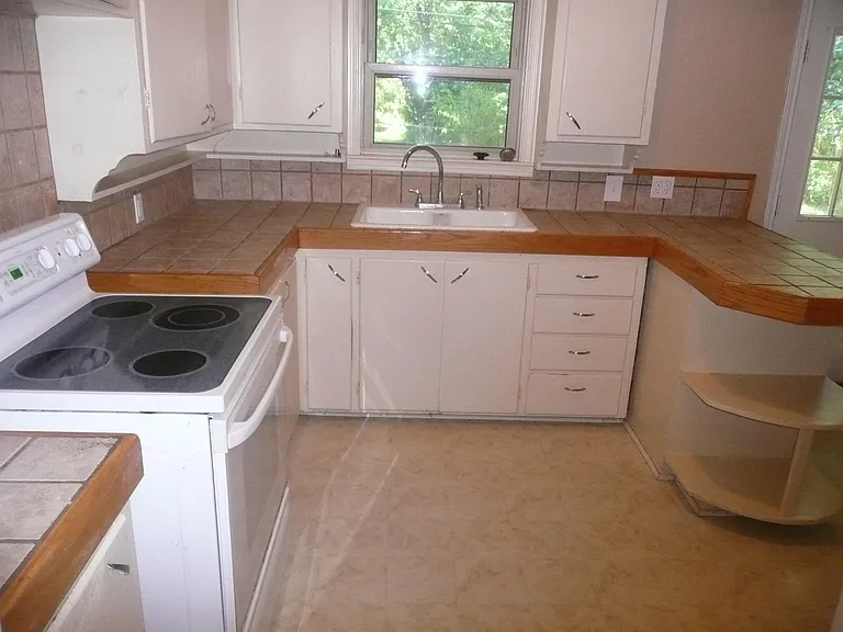 3405 Binyon Ave — Photo 5