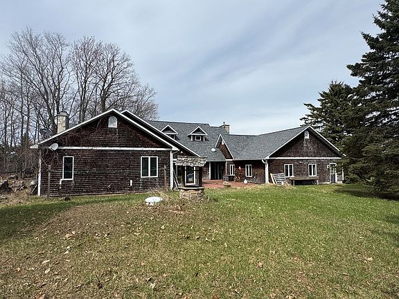 3rd image of 987 Town Line Rd
