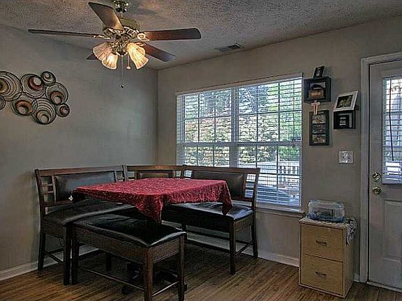 5th image of 113 Lillie St