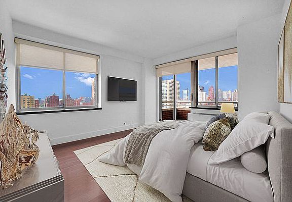 5th image of 401 E 84th St APT 20A