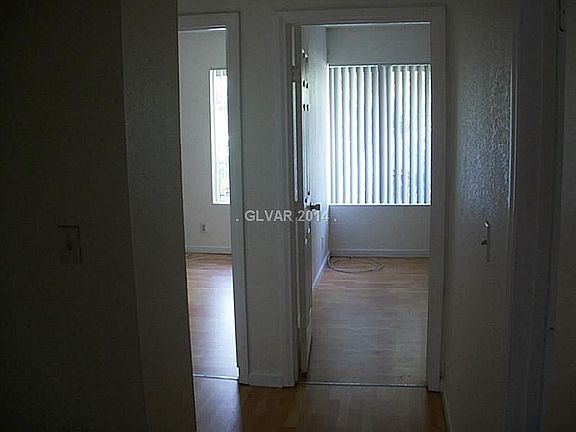 4th image of 5829 Bromley Ave