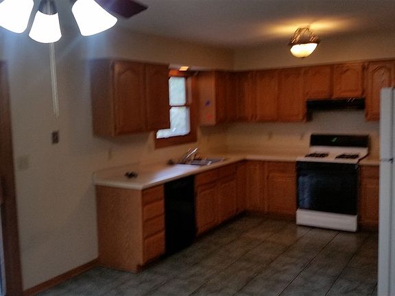 4th image of 202 Brandywine Dr SE