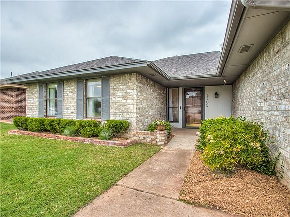 4th image of 1705 Whispering Creek Ct