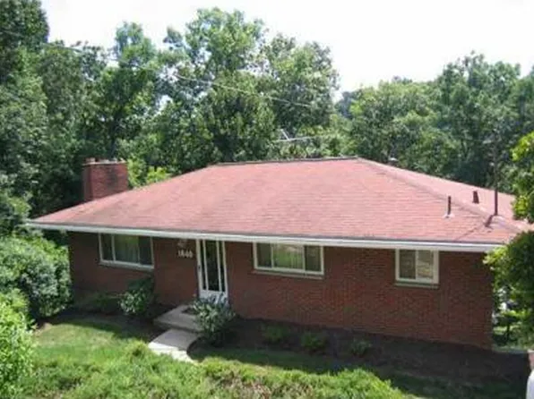 1640 Massey Cir, South Charleston, WV 25303