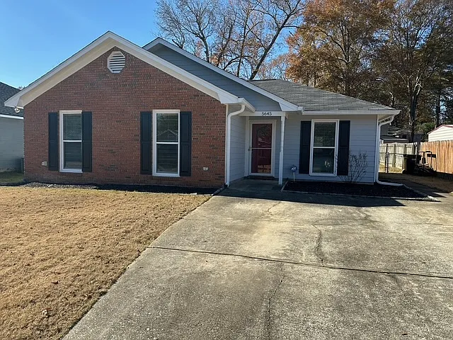 3 bed, 1289 sqft, $1,700 — Photo 1