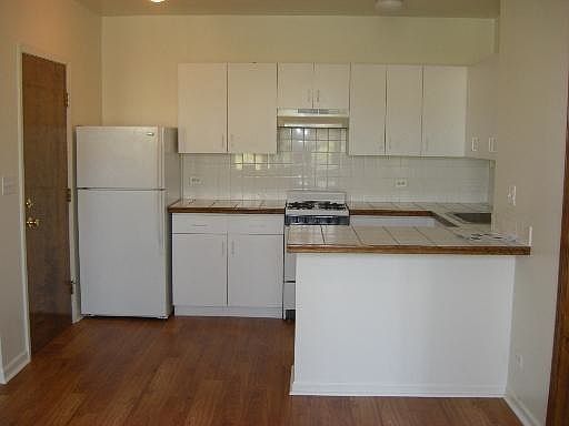 2nd image of 2657 W Ainslie St #1