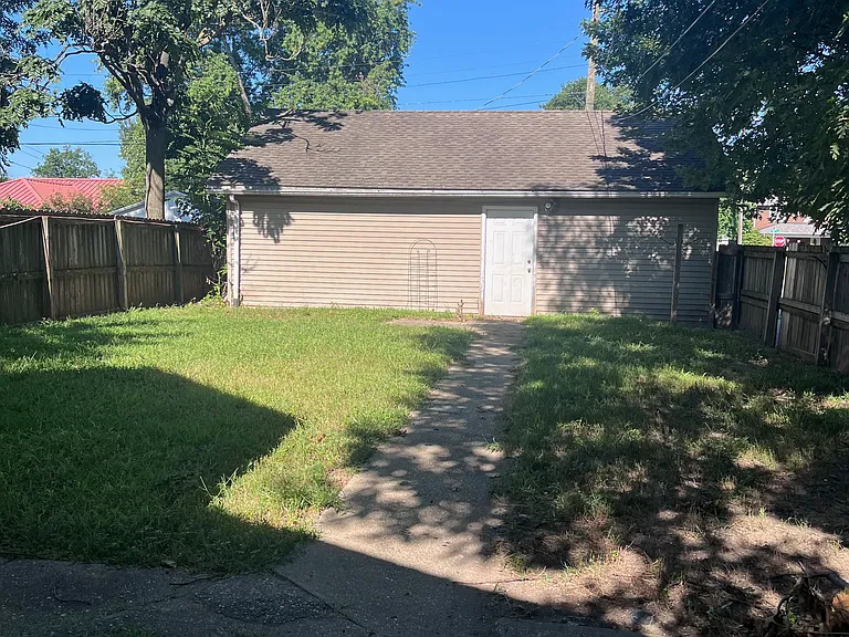 2250 Garfield Ave — Photo 14