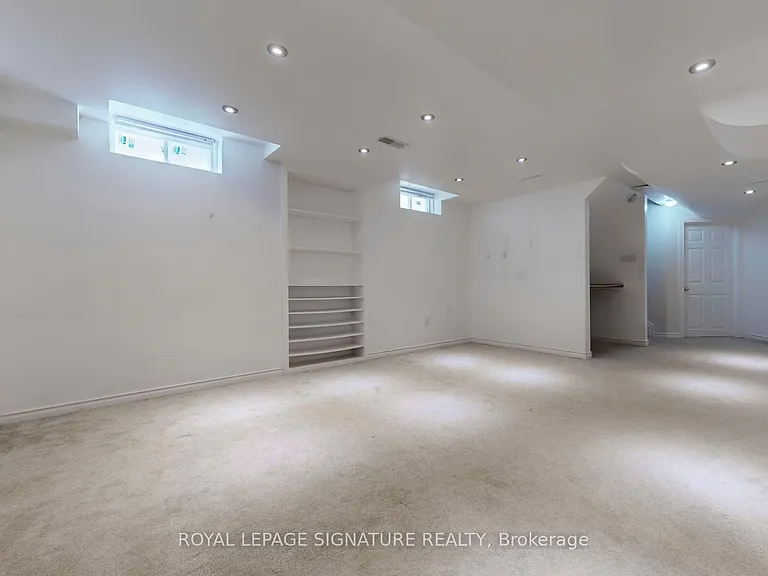 138 Sun King Cres — Photo 35