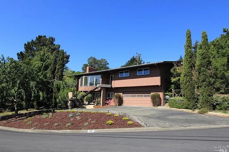 27 Azalea Dr photo 1