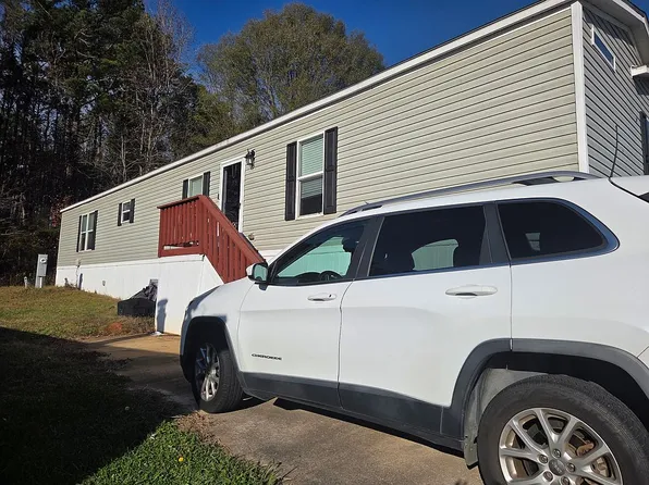 335 Hillcrest Ave, Fayetteville, GA 30214