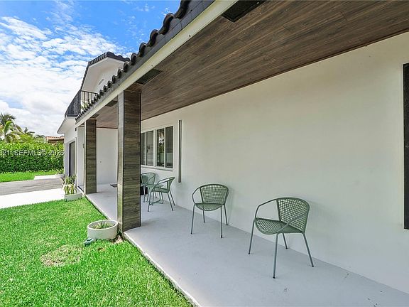 2nd image of 3261 Seaward Dr