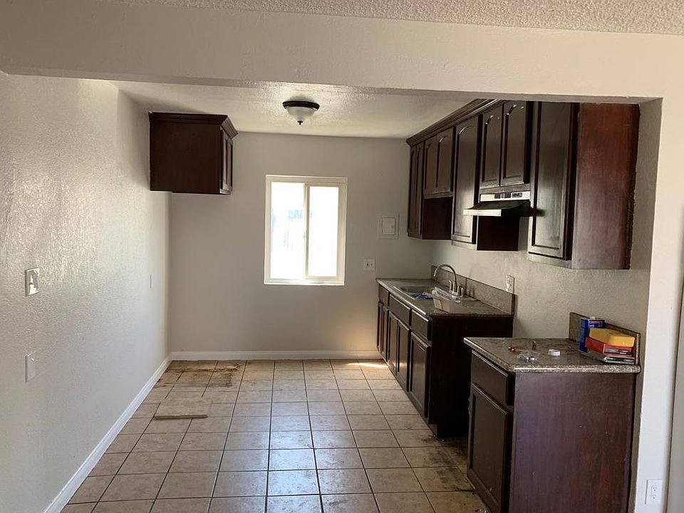 2nd image of 921 E 91st St #Ad