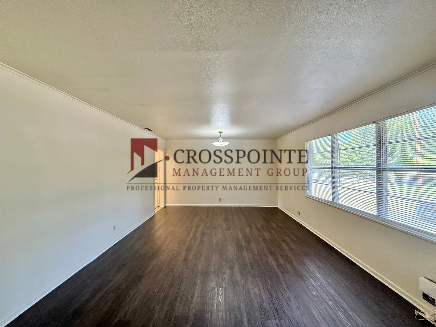 Beautiful 3 Bed 2 Bath in the Heart of Tyler! — Photo 3