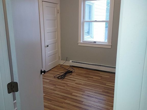 4th image of 513 Main St #3