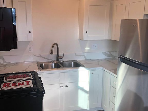 4th image of 3123 1/2 Logan Ave