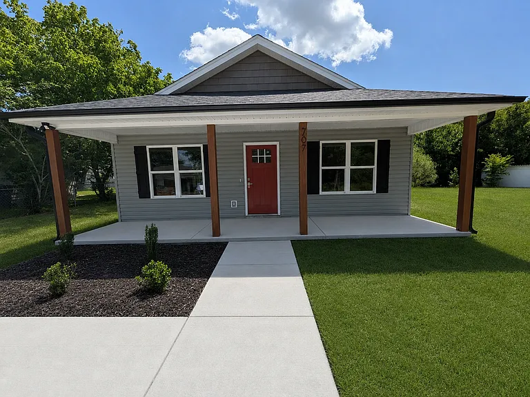 707 Trotter St — Photo 1