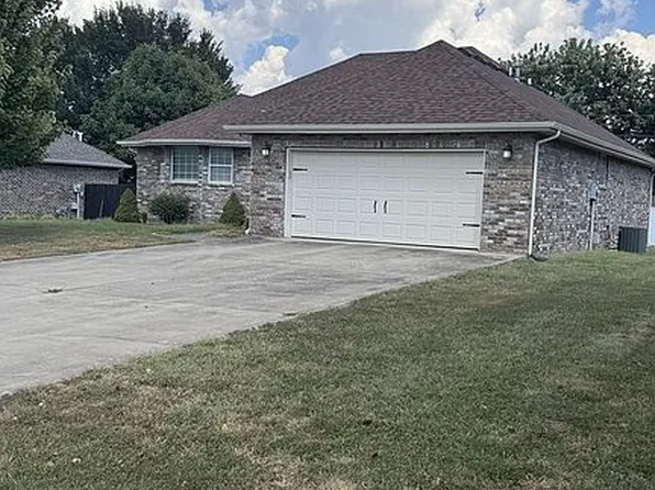940 Bradford Ct, Marshfield, MO 65706