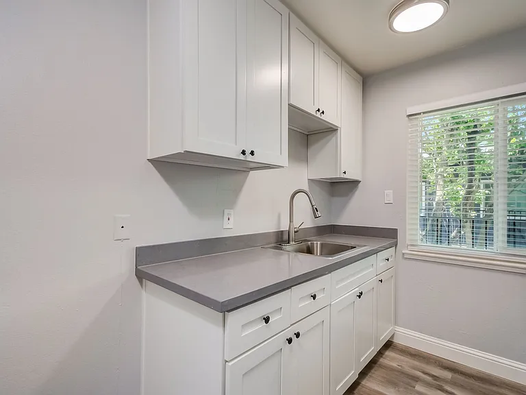 Sunset Crossings Apartments — Photo 14
