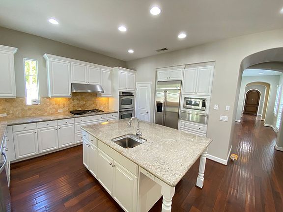 2nd image of 933 Saddlehorn Ct