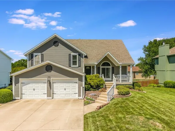 608 SE Greenridge Dr, Lees Summit, MO 64063