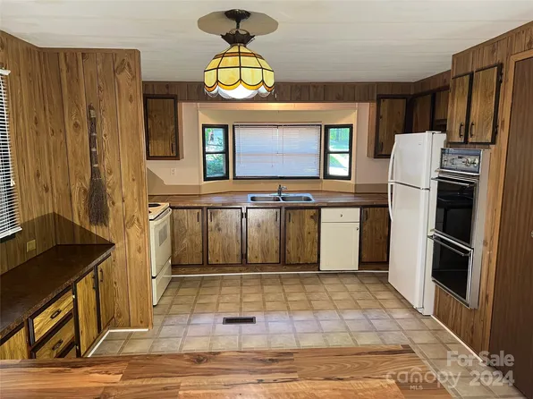 4038 Shasta Ln, Sherrills Ford, NC 28673